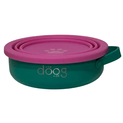 Thumbnail 400x400 for Cuenco para perros de la marca Doog completamente plegado, en color verde con tapa de silicona rosa, compacto y fácil de transportar para salidas, viajes o excursiones con tu perro.