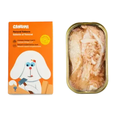 Thumbnail 400x400 for  Lata abierta de salmón natural en conserva para perros junto a su empaque de la marca Canumi. El envase es de color naranja con una ilustración de un perro blanco con un martillo, destacando que el producto es un alimento complementario natural rico en Omega 3 y 6.